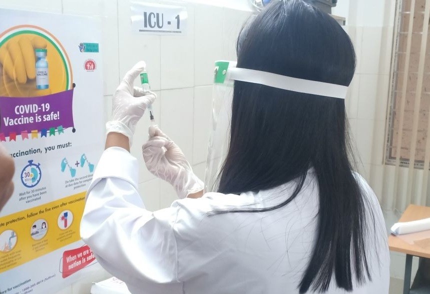 A health worker prepares a dose of Covishield vaccine in Dimapur on January 16. (Morung File Photo)